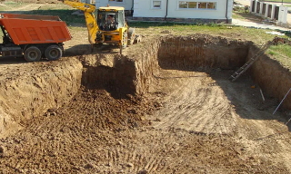 Рытье котлованов под фундамент в Соликамске – цена от 2555 руб. за м3 | 2Землекопа-Слк