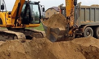 Выкопать яму экскаватором в Соликамске от 920 руб. - 2Землекопа-Слк